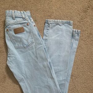 Women’s Wrangler Light-Wash Jeans 7x34